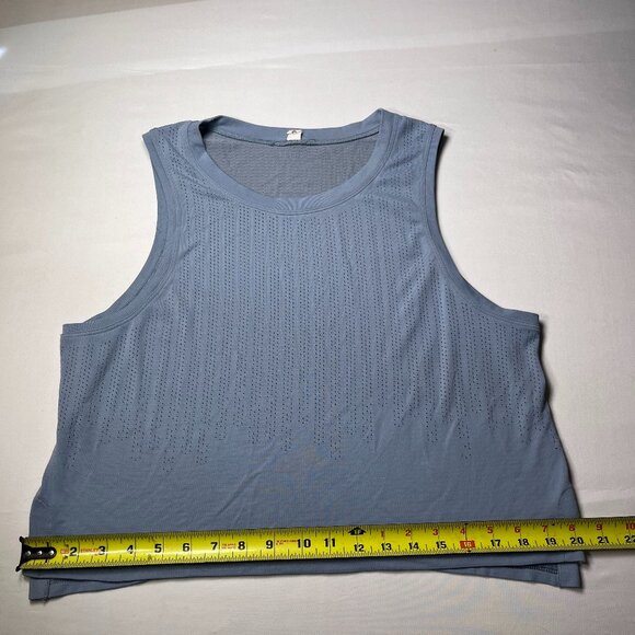 Lululemon Chambray Train to Be Tank perforated dots Flowy Muscle logo Womens 8 - Picture 6 of 10